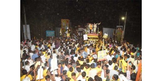 आंध्र प्रदेश के पूर्व मुख्यमंत्री चंद्रबाबू नायडू के रोड शो में हादसा, 8 की मौत